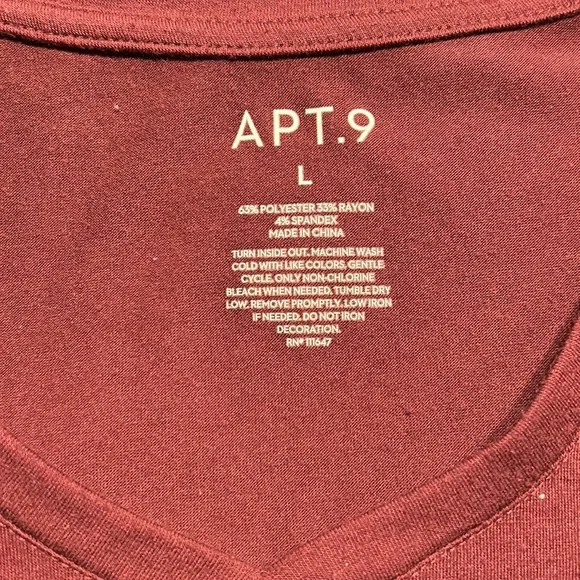 ⚫️ Maroon APT.9 T shirt - Picture 2 of 4